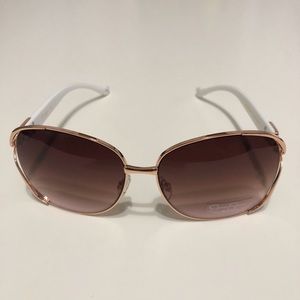 Jessica Simpson sunglasses